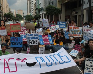Marcha de las Putas y Putos Guayaquil - Ecuador - Asociación Silueta X (35)